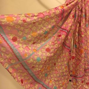 LV scarf